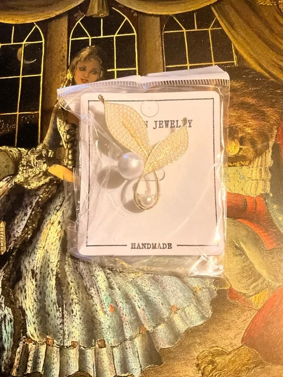 Elegant Pearl Leaf Brooch — Gold-Tone with Ivory Pearls HAND MADE VINTAGE NEW - Picture 10 of 16